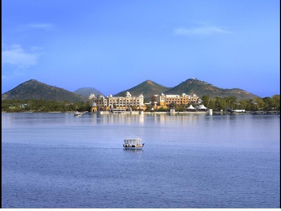 مميزات فندق (Leela Palace Udaipur البحيرة الهندي) 
